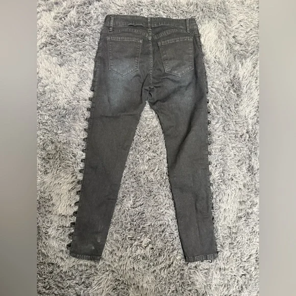 Stylish Black cut out Women Jeans - Picture 3 of 4